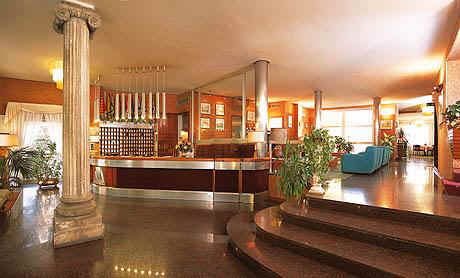 vista_hall.jpeg (43936 byte)